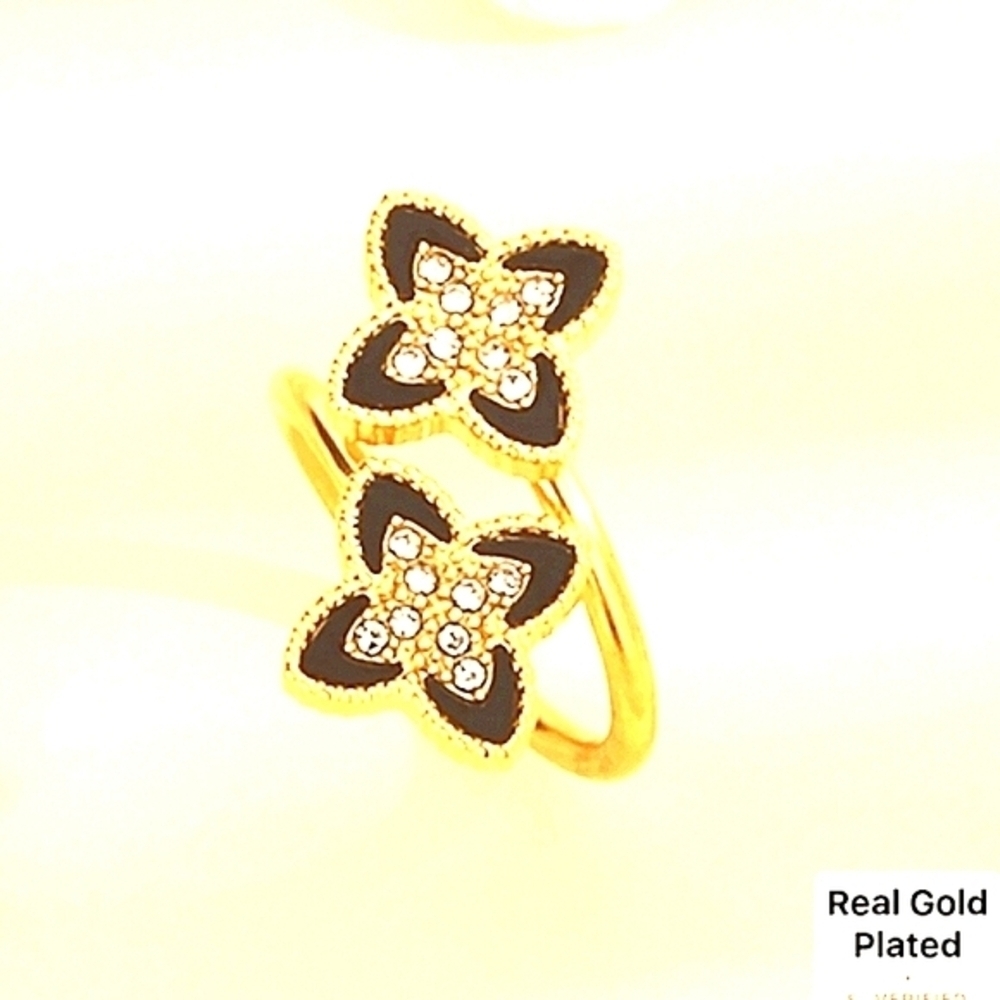 🌟NWOT Designer Inspired Yellow Gold Black Four Clover Ring With Rhinestones 🌟